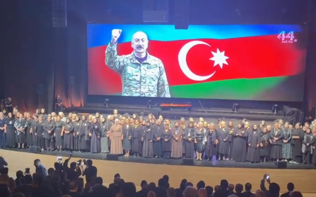 İndi isə səhnəyə qəhrəmanlarımızı dəvət edirik... - VİDEO